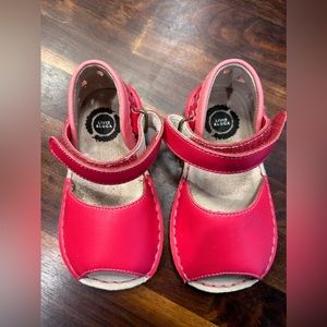Livie and Lucca toddler sandals size 7